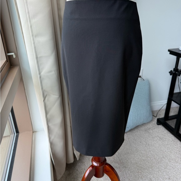 Theory Black Pencil Skirt with Sleek Design - Picture 7 of 9